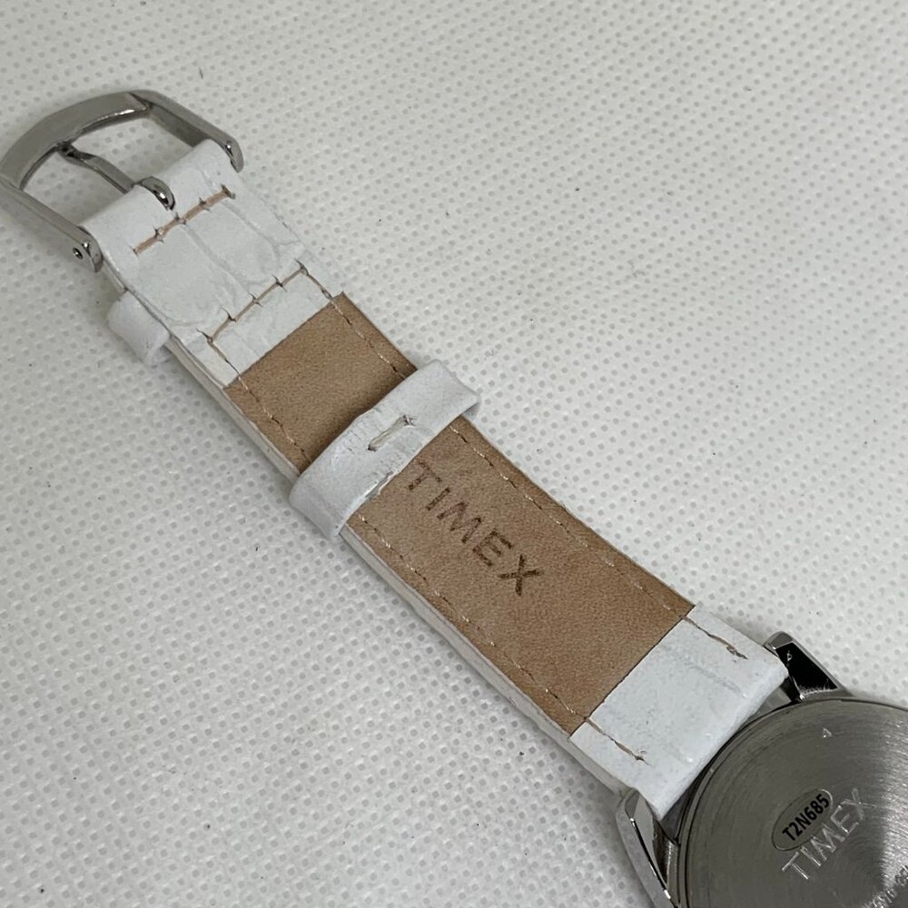Timex indiglo women’s watch 35mm round silver tone quartz white leather running - Picture 8 of 9